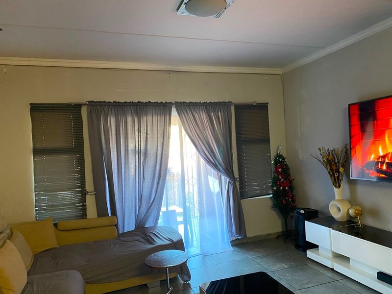Ground floor 3 bedroom, 2 bathroom Apartment To Rent in Midrand - Photo 7