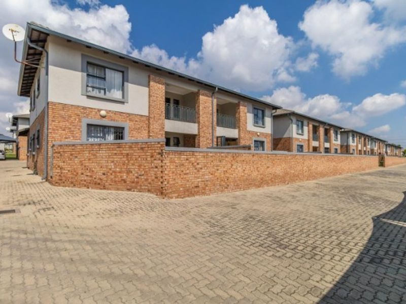 Ground floor 3 bedroom, 2 bathroom Apartment To Rent in Midrand - Photo 4