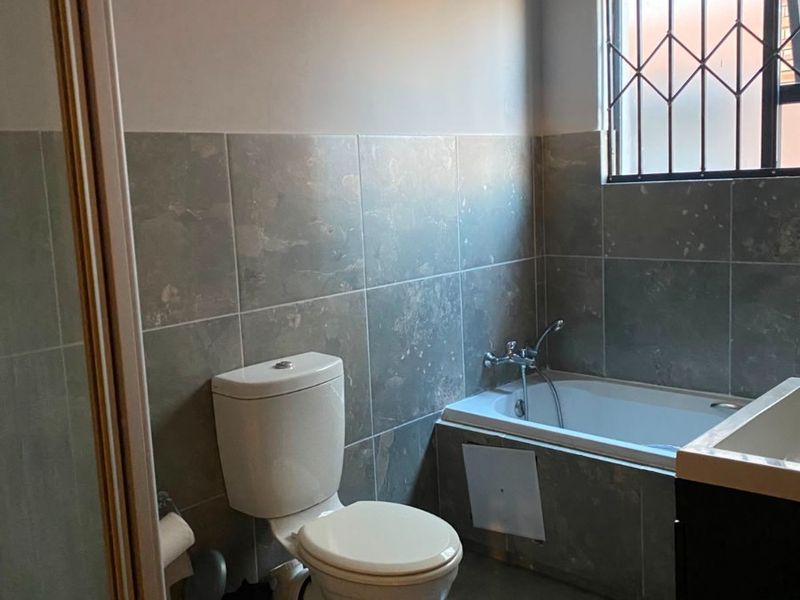 Ground floor 3 bedroom, 2 bathroom Apartment To Rent in Midrand - Photo 10