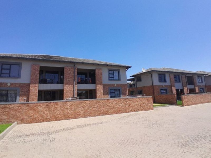 Ground floor 3 bedroom, 2 bathroom Apartment To Rent in Midrand - Photo 3