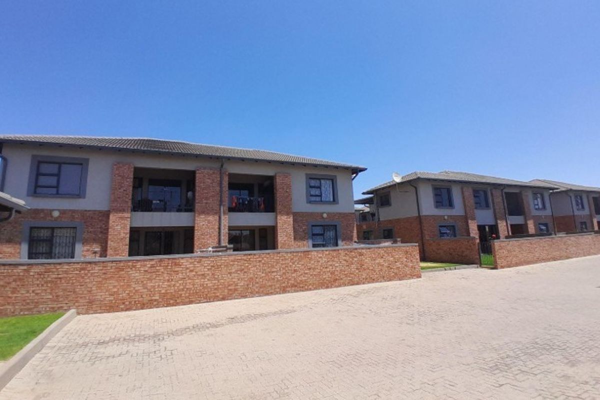 Ground floor 3 bedroom, 2 bathroom Apartment To Rent in Midrand - Photo 3