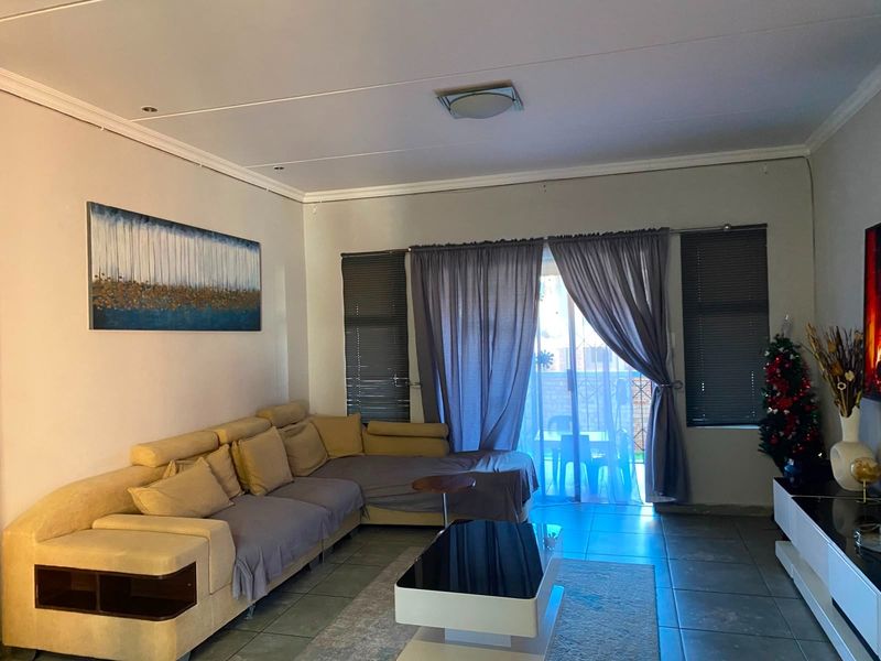 Ground floor 3 bedroom, 2 bathroom Apartment To Rent in Midrand - Photo 5