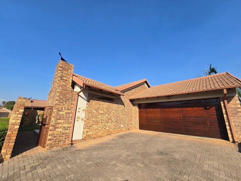 Beautiful 3 Bedroom Townhouse to Rent in Sinoville - Photo 4