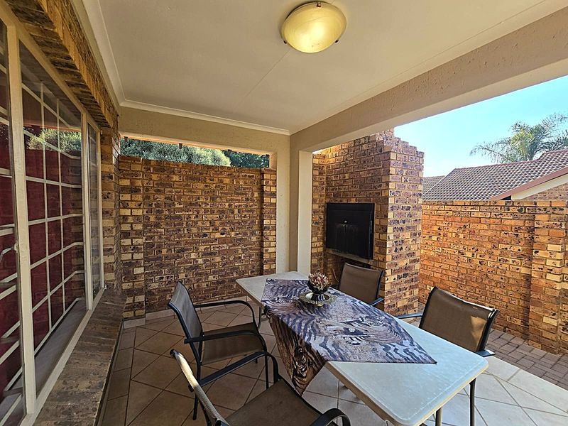 Beautiful 3 Bedroom Townhouse to Rent in Sinoville - Photo 2