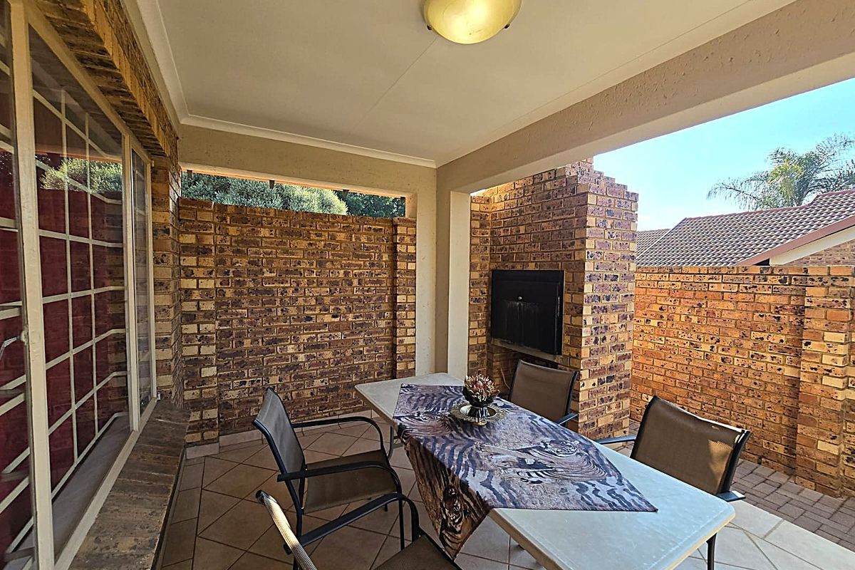 Beautiful 3 Bedroom Townhouse to Rent in Sinoville - Photo 2