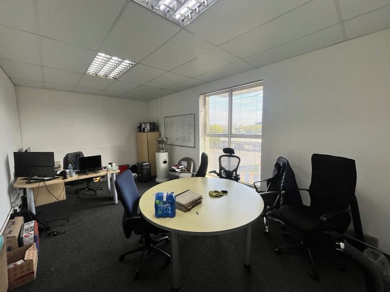 296m2 Warehouse, Office TO LET | Brackengate Business Park | Brackenfell - Photo 4