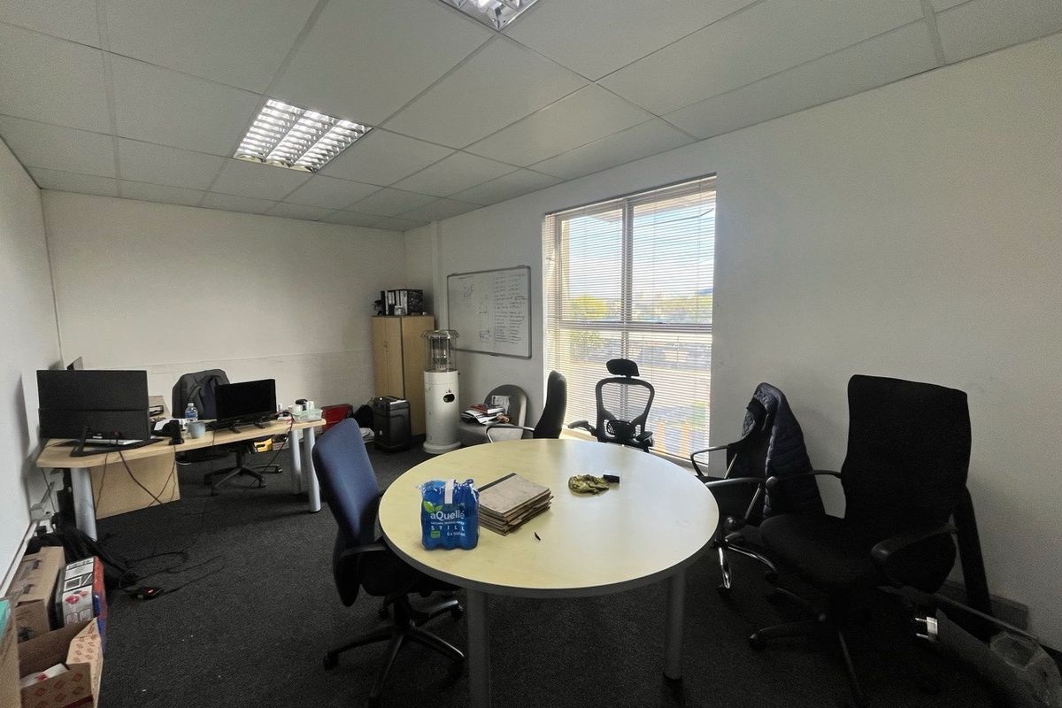 296m2 Warehouse, Office TO LET | Brackengate Business Park | Brackenfell - Photo 4
