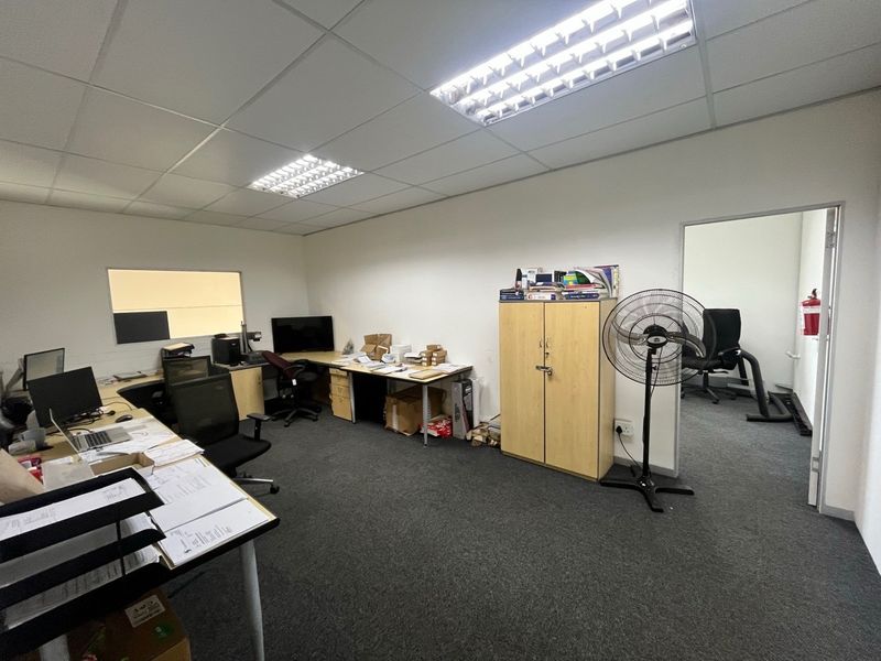 296m2 Warehouse, Office TO LET | Brackengate Business Park | Brackenfell - Photo 5