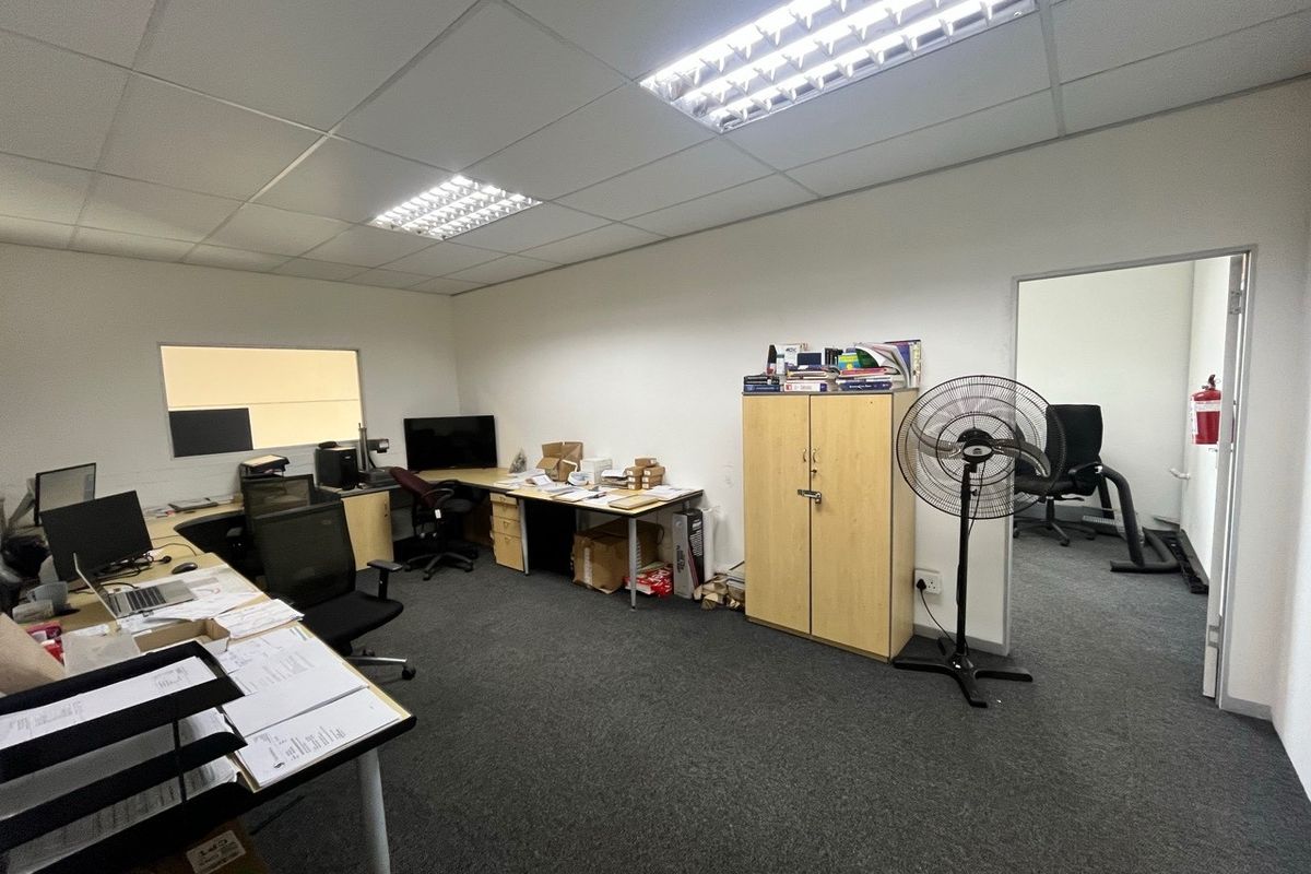 296m2 Warehouse, Office TO LET | Brackengate Business Park | Brackenfell - Photo 5