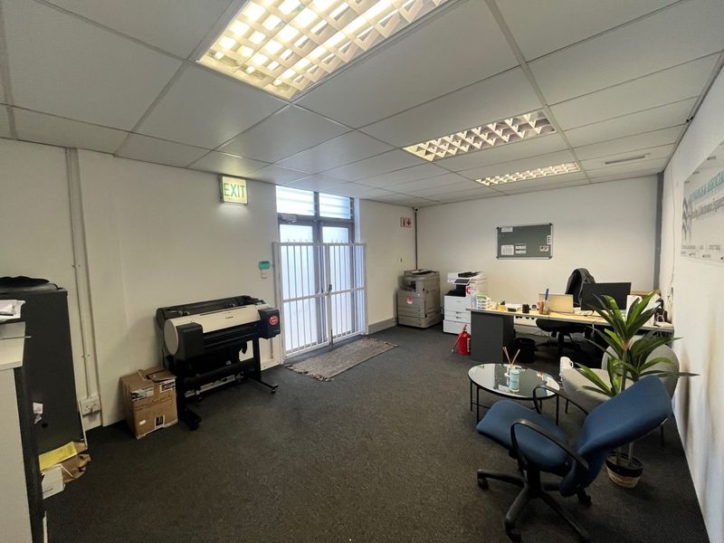 296m2 Warehouse, Office TO LET | Brackengate Business Park | Brackenfell - Photo 3