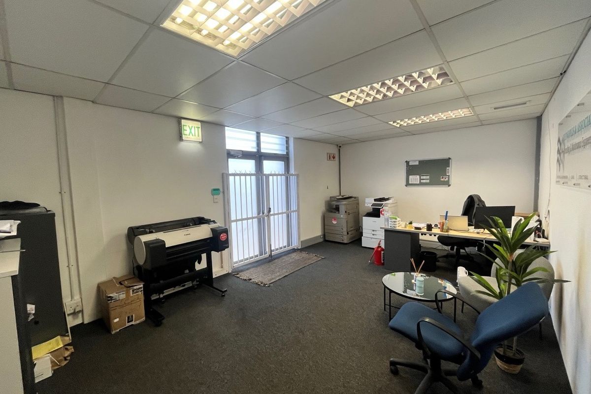 296m2 Warehouse, Office TO LET | Brackengate Business Park | Brackenfell - Photo 3