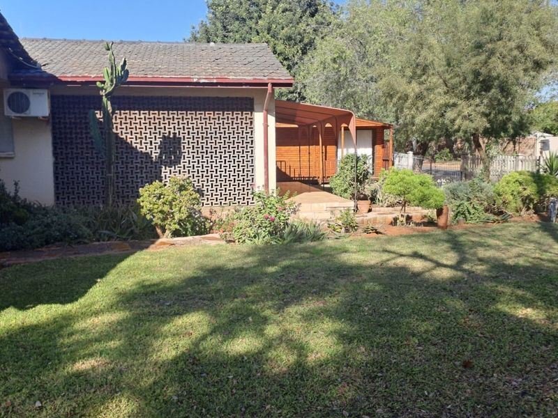 FAMILY 4 BEDR HOME PLUS FLATLET AND SWIMMING POOL IN LINDENE - Photo 5