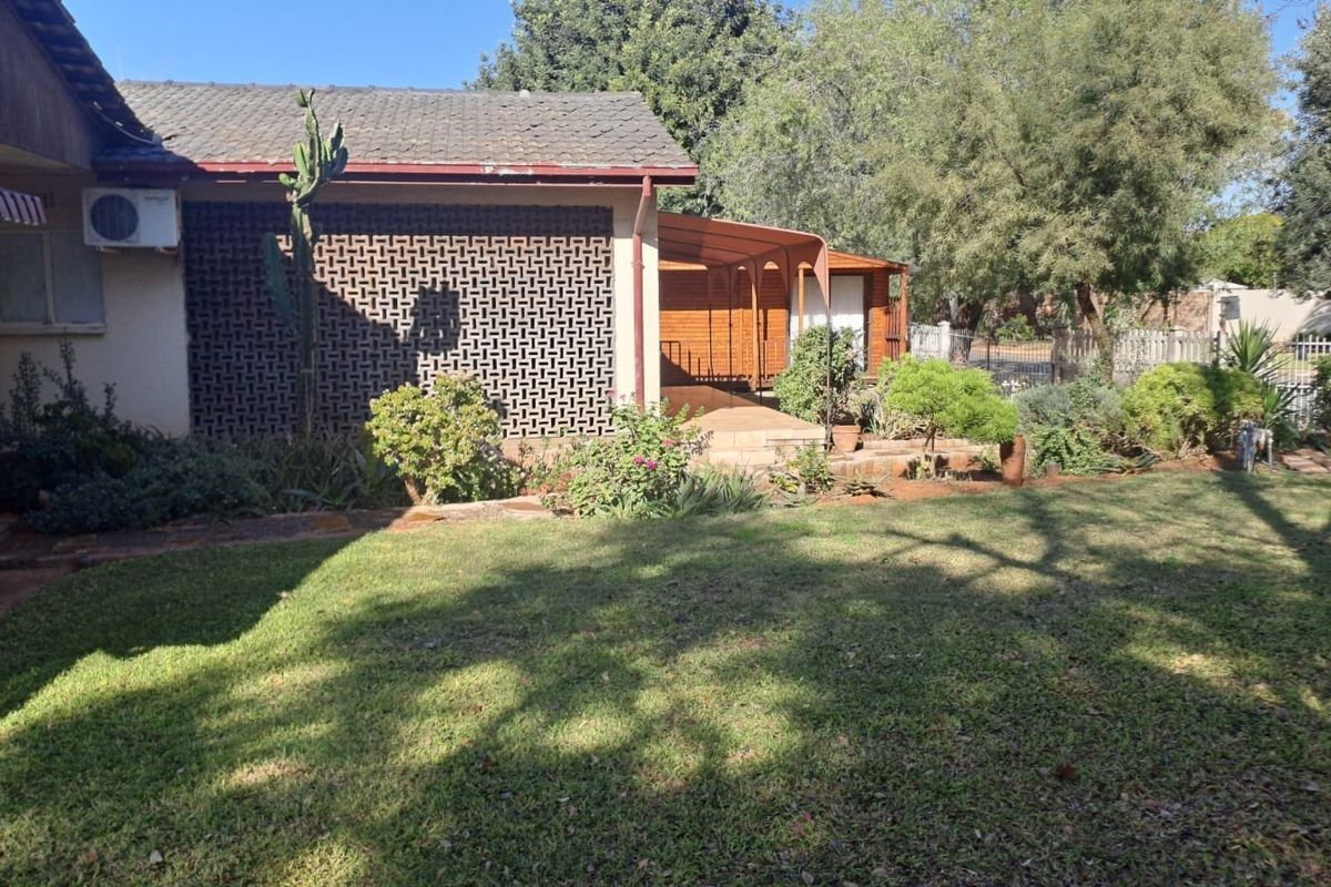 FAMILY 4 BEDR HOME PLUS FLATLET AND SWIMMING POOL IN LINDENE - Photo 5
