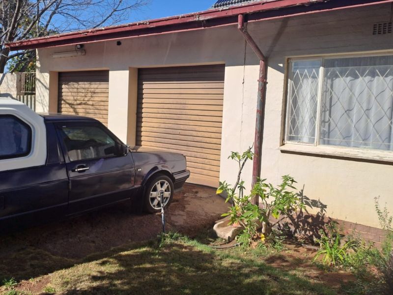 FAMILY 4 BEDR HOME PLUS FLATLET AND SWIMMING POOL IN LINDENE - Photo 8