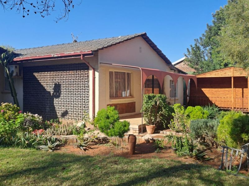 FAMILY 4 BEDR HOME PLUS FLATLET AND SWIMMING POOL IN LINDENE - Photo 4
