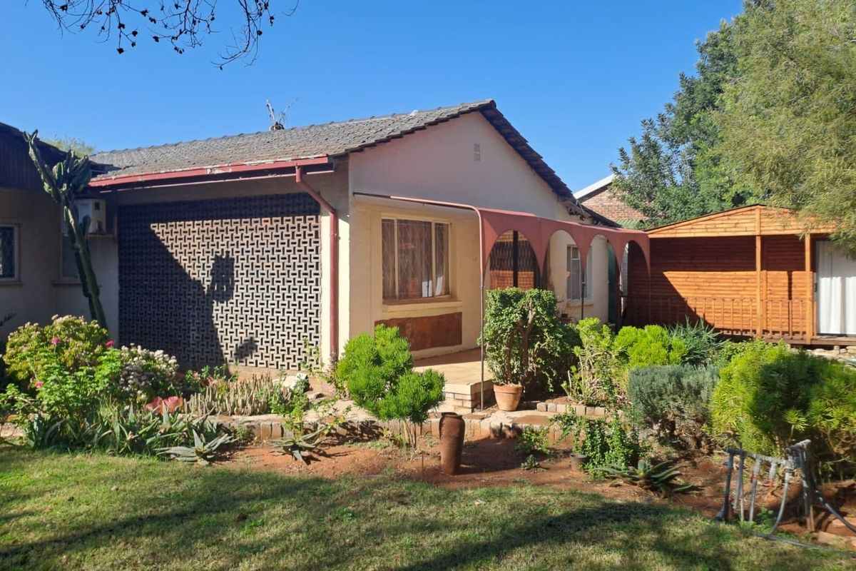 FAMILY 4 BEDR HOME PLUS FLATLET AND SWIMMING POOL IN LINDENE - Photo 4