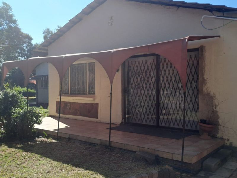 FAMILY 4 BEDR HOME PLUS FLATLET AND SWIMMING POOL IN LINDENE - Photo 3