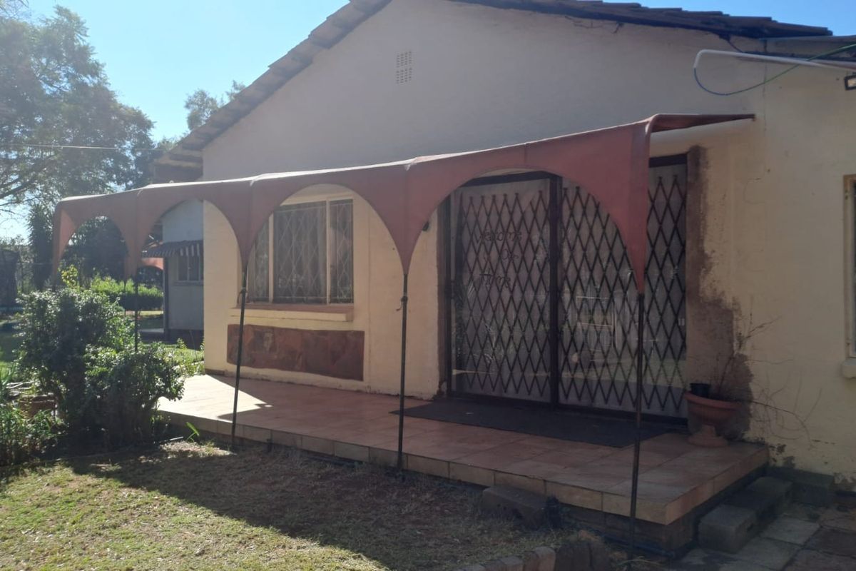 FAMILY 4 BEDR HOME PLUS FLATLET AND SWIMMING POOL IN LINDENE - Photo 3
