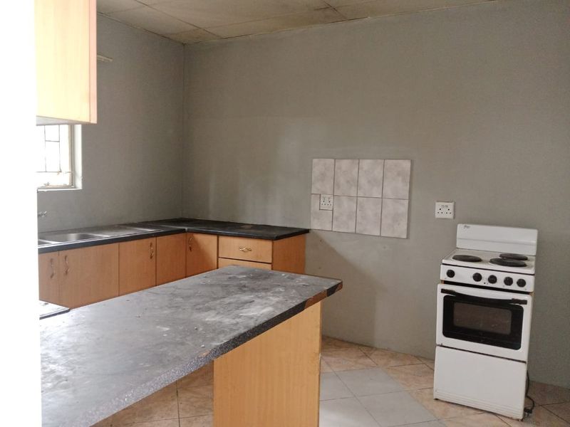 Two bedroom apartment available to rent in Kruger Street, Bo-Dorp - Photo 1