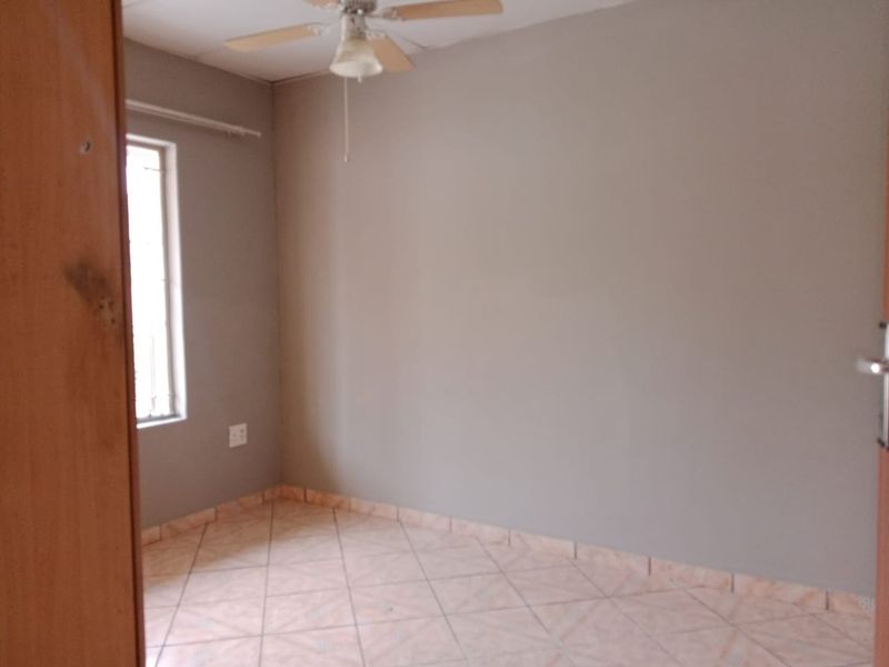 Two bedroom apartment available to rent in Kruger Street, Bo-Dorp - Photo 9