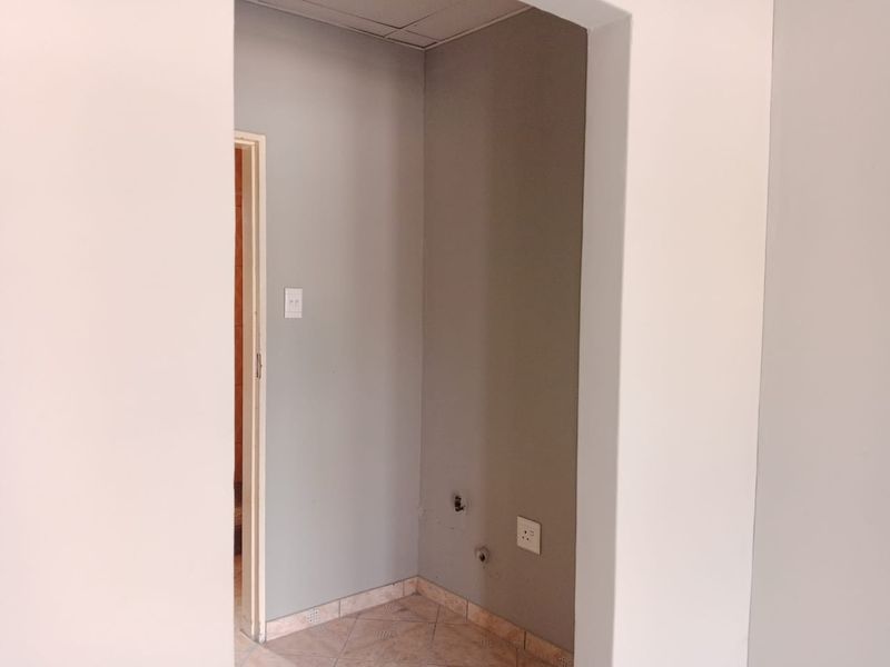 Two bedroom apartment available to rent in Kruger Street, Bo-Dorp - Photo 6