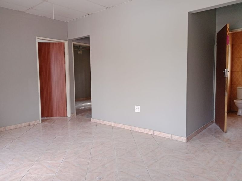 Two bedroom apartment available to rent in Kruger Street, Bo-Dorp - Photo 5