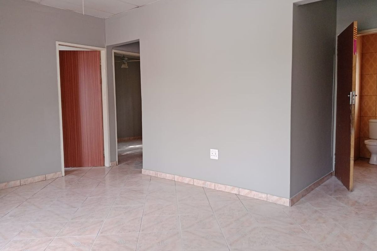 Two bedroom apartment available to rent in Kruger Street, Bo-Dorp - Photo 5