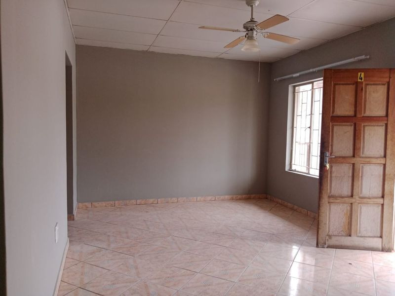 Two bedroom apartment available to rent in Kruger Street, Bo-Dorp - Photo 4