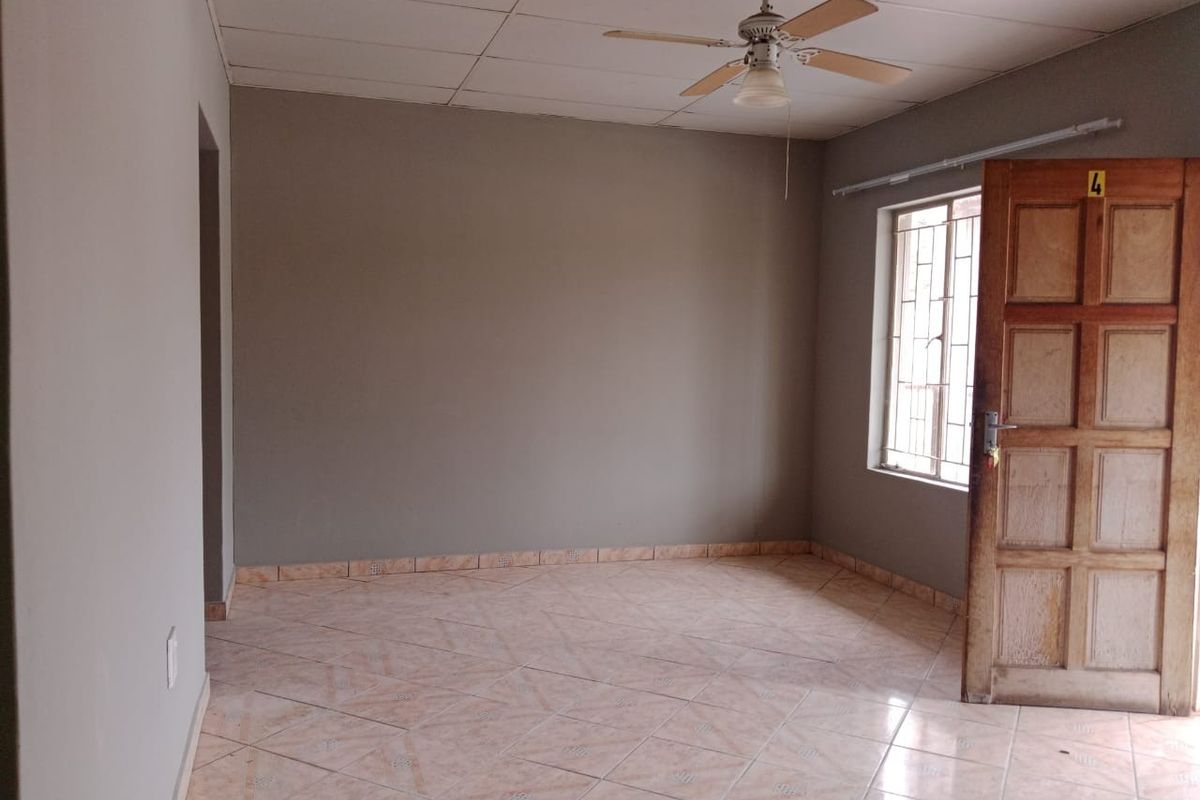 Two bedroom apartment available to rent in Kruger Street, Bo-Dorp - Photo 4
