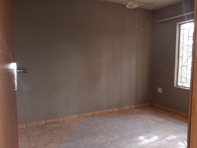 Two bedroom apartment available to rent in Kruger Street, Bo-Dorp - Photo 10