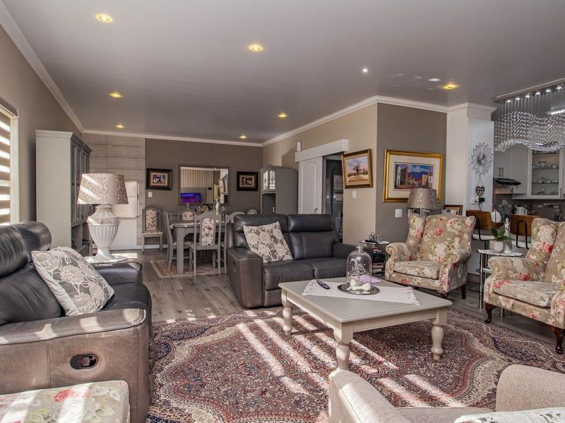 Comfortable Retirement Living in Mossel Bay-One-Level! - Photo 1