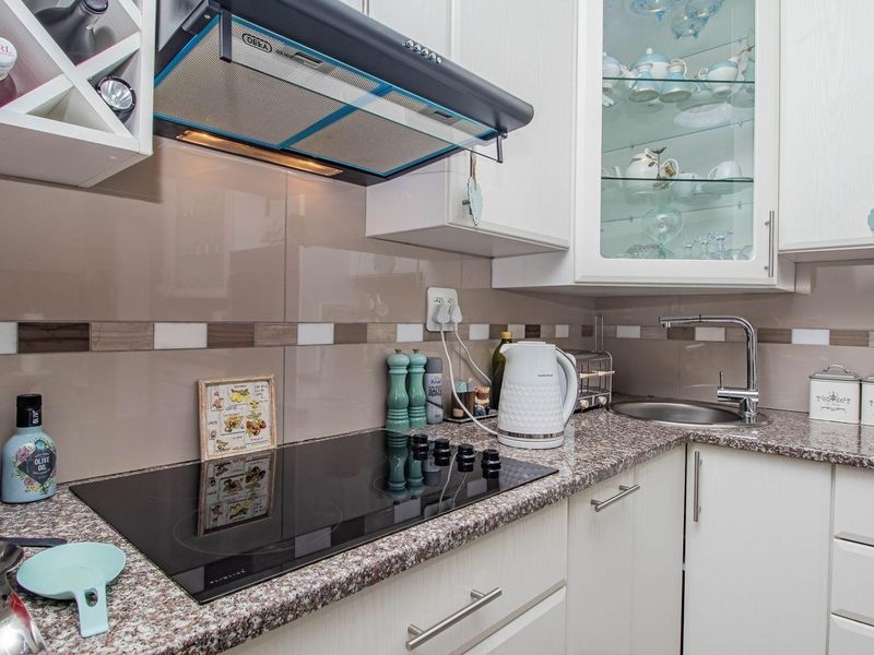Comfortable Retirement Living in Mossel Bay-One-Level! - Photo 9