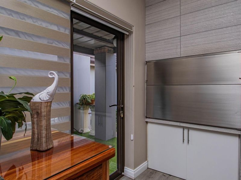 Comfortable Retirement Living in Mossel Bay-One-Level! - Photo 5
