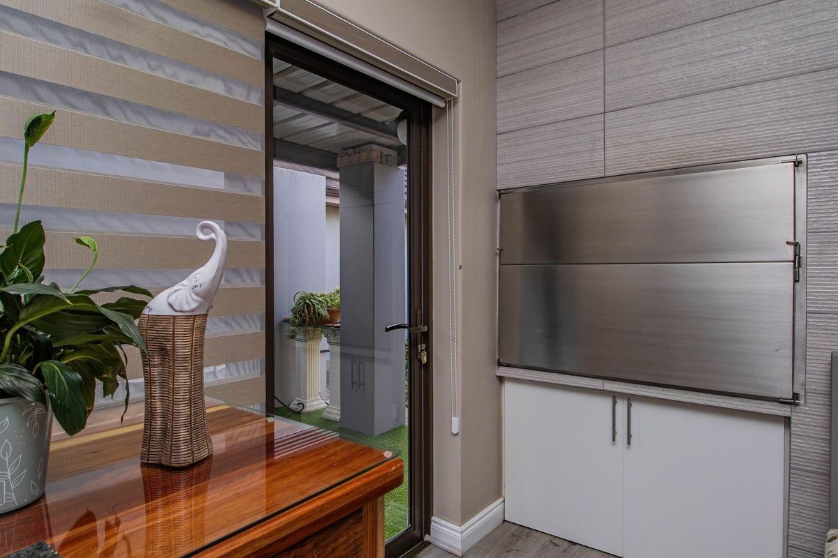 Comfortable Retirement Living in Mossel Bay-One-Level! - Photo 5