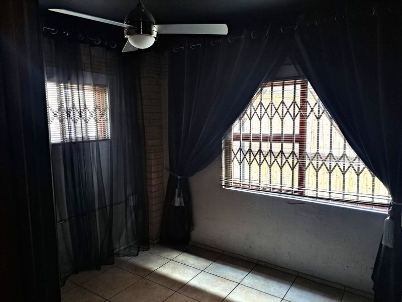 Cottage To Rent in Florida North, Roodepoort - Photo 5