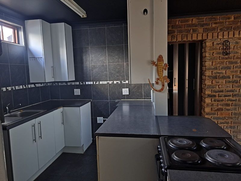 Cottage To Rent in Florida North, Roodepoort - Photo 9