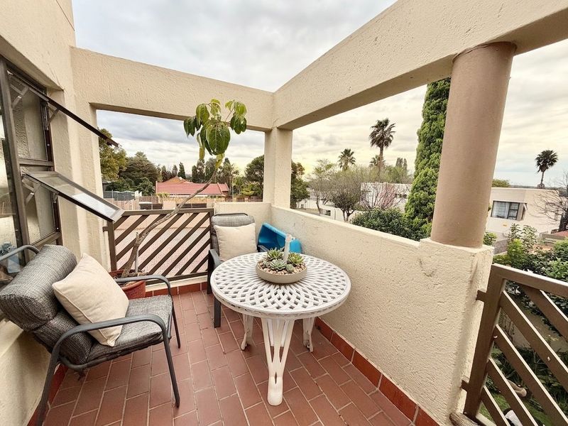 2 Bedroom First Floor Townhouse For Sale in Sunninghill, Sandton - Photo 9