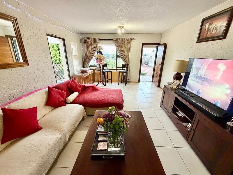 2 Bedroom First Floor Townhouse For Sale in Sunninghill, Sandton - Photo 6