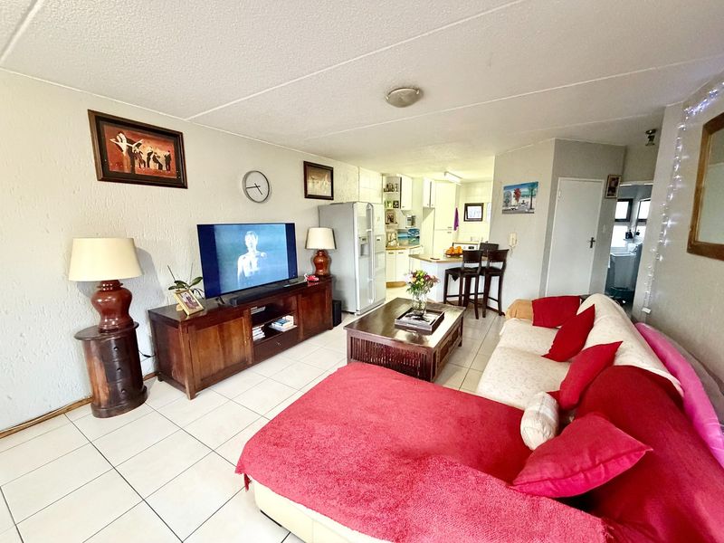 2 Bedroom First Floor Townhouse For Sale in Sunninghill, Sandton - Photo 7