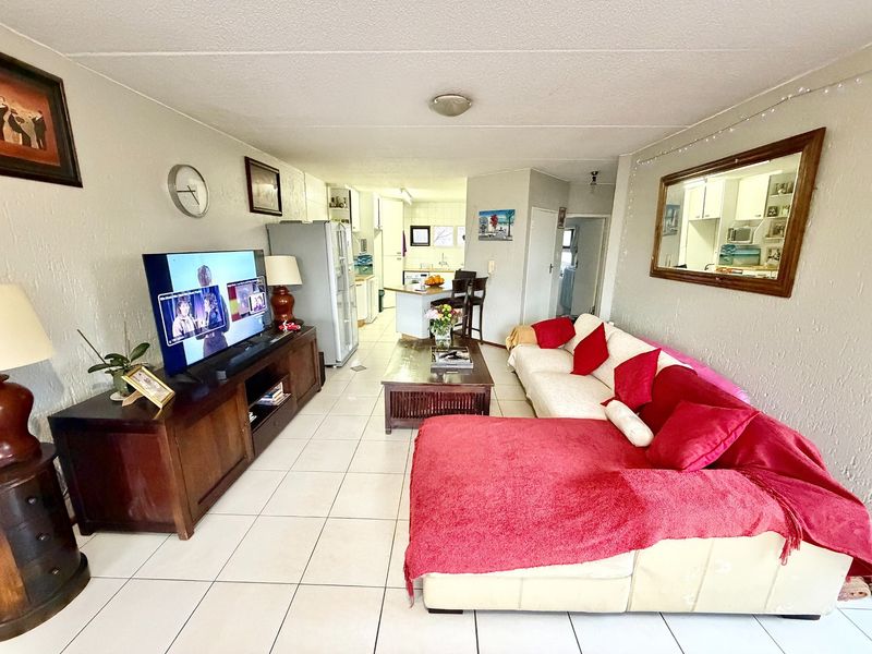 2 Bedroom First Floor Townhouse For Sale in Sunninghill, Sandton - Photo 4