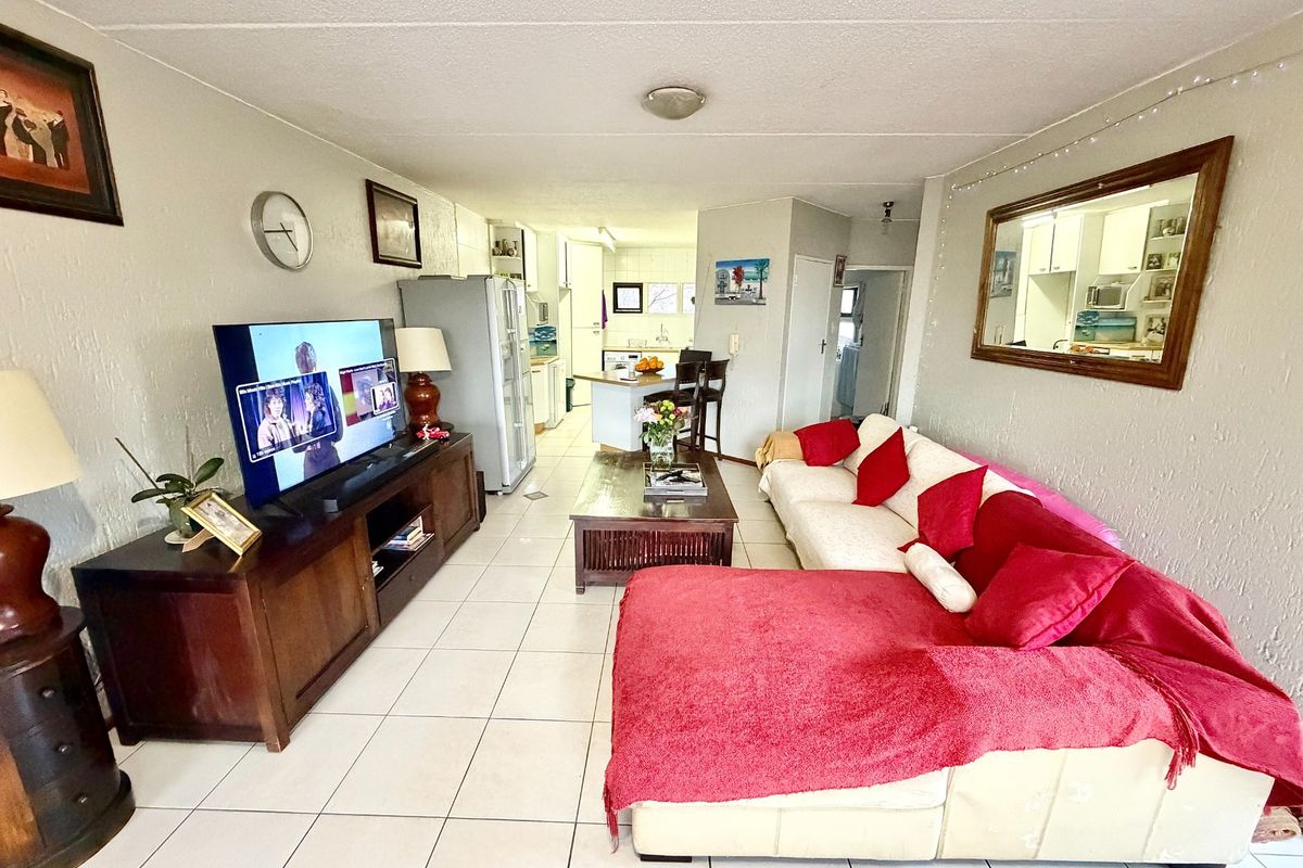 2 Bedroom First Floor Townhouse For Sale in Sunninghill, Sandton - Photo 4