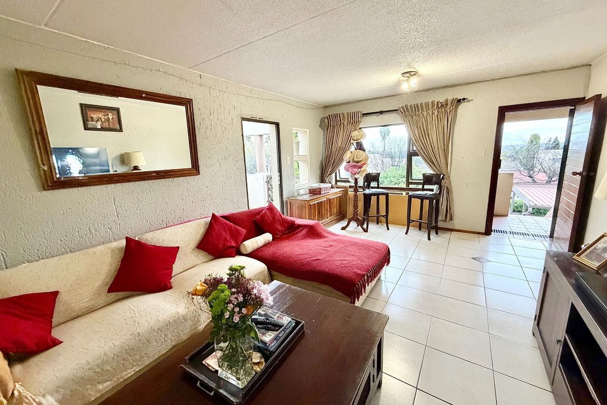 2 Bedroom First Floor Townhouse For Sale in Sunninghill, Sandton - Photo 5