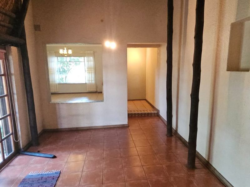 Neat family home in well sought after area.  Tranquil garden with sprinkler system - Photo 5