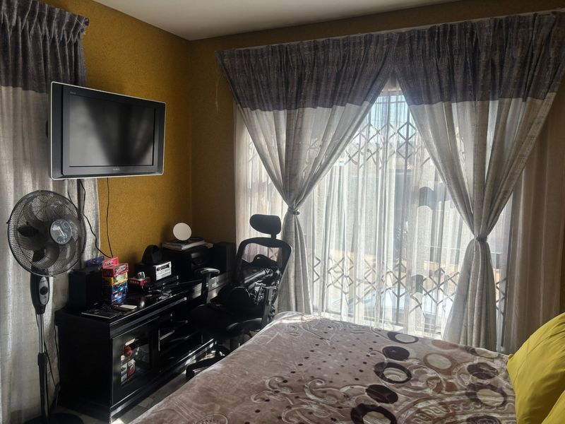 House For Sale in Bram Fischerville Soweto - Photo 5