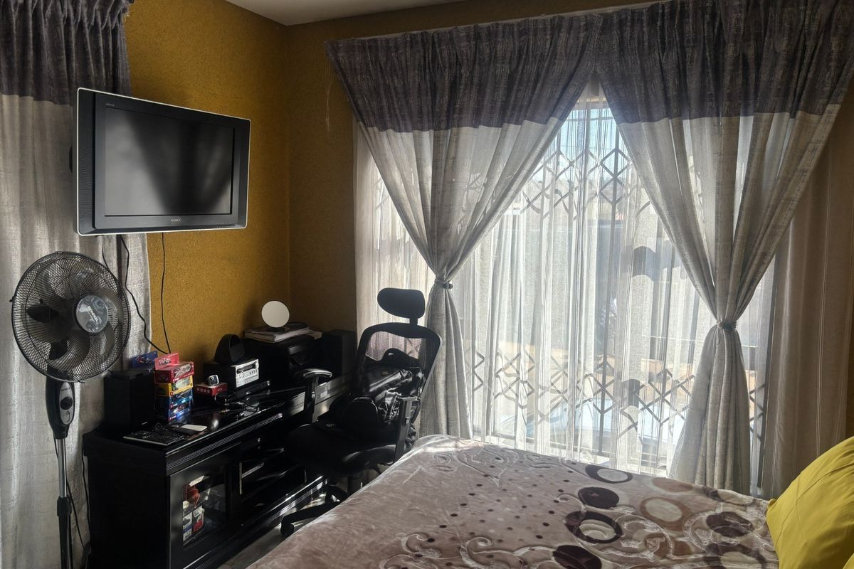 House For Sale in Bram Fischerville Soweto - Photo 5
