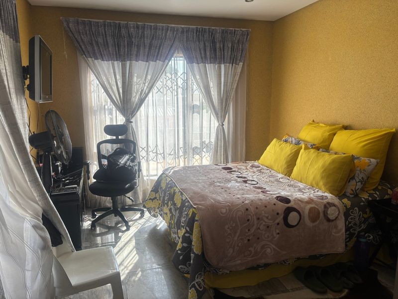 House For Sale in Bram Fischerville Soweto - Photo 2
