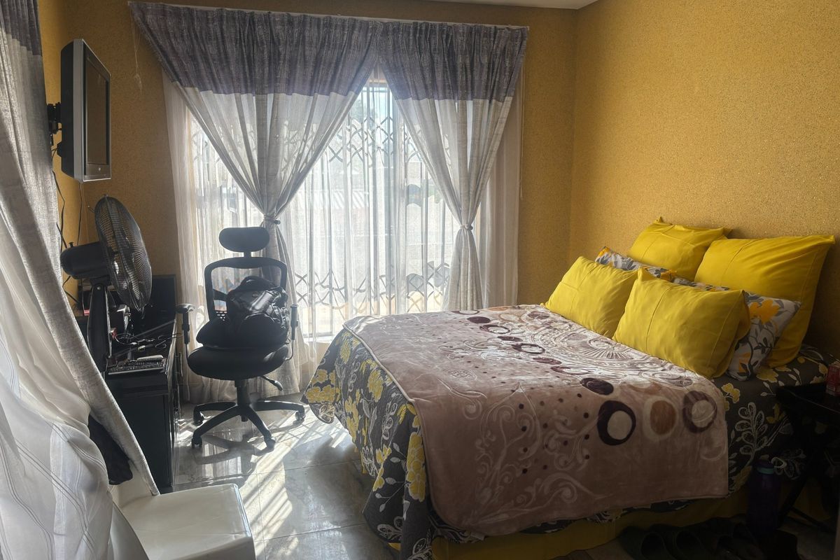 House For Sale in Bram Fischerville Soweto - Photo 2