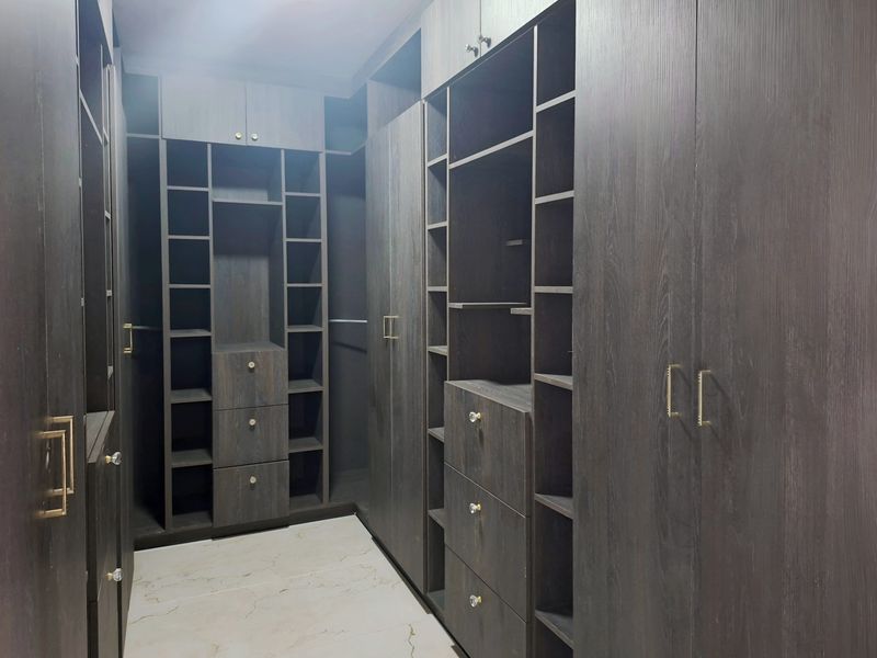 Stunning Newly Renovated 1-Bed Apartment with Walk-in Closet, Luxurious Ensuite and Balcony - Photo 10