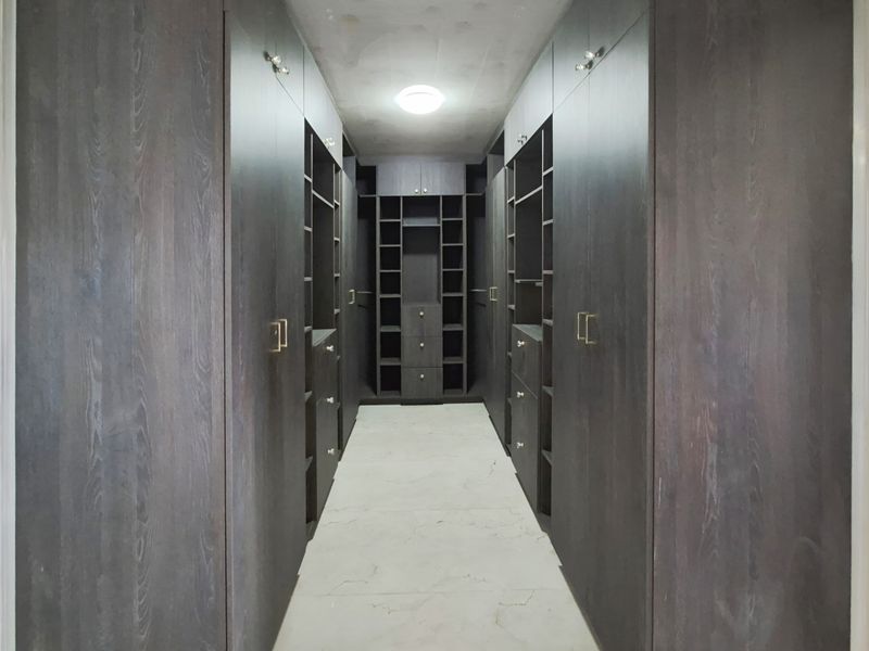Stunning Newly Renovated 1-Bed Apartment with Walk-in Closet, Luxurious Ensuite and Balcony - Photo 9