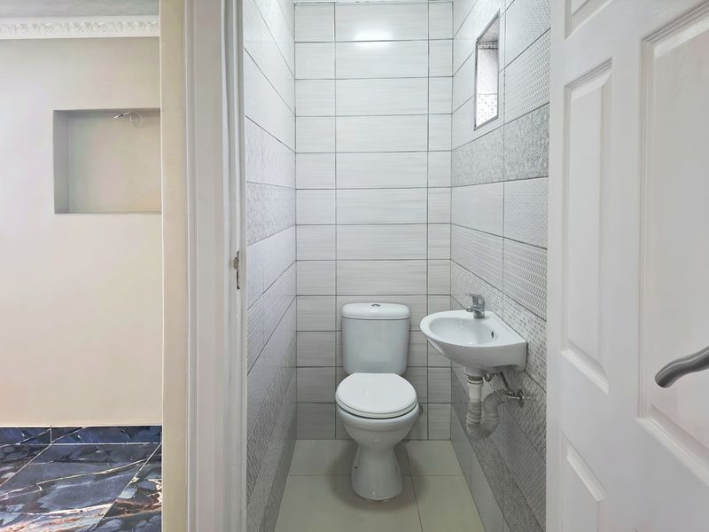 Stunning Newly Renovated 1-Bed Apartment with Walk-in Closet, Luxurious Ensuite and Balcony - Photo 6